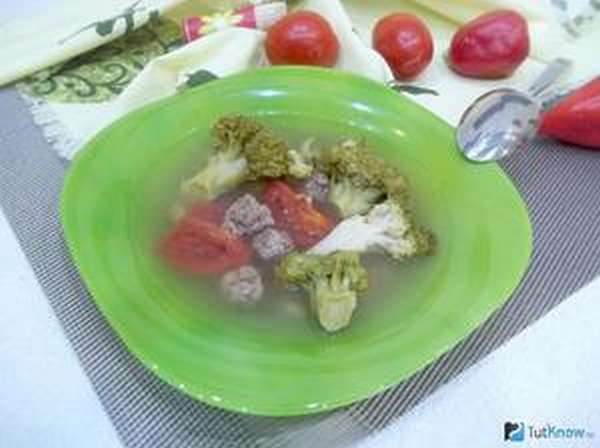 Диетический суп с брокколи и помидорами